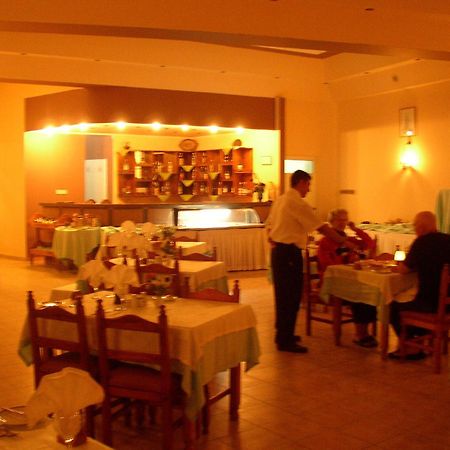 Hotel Sempati Lapta Extérieur photo
