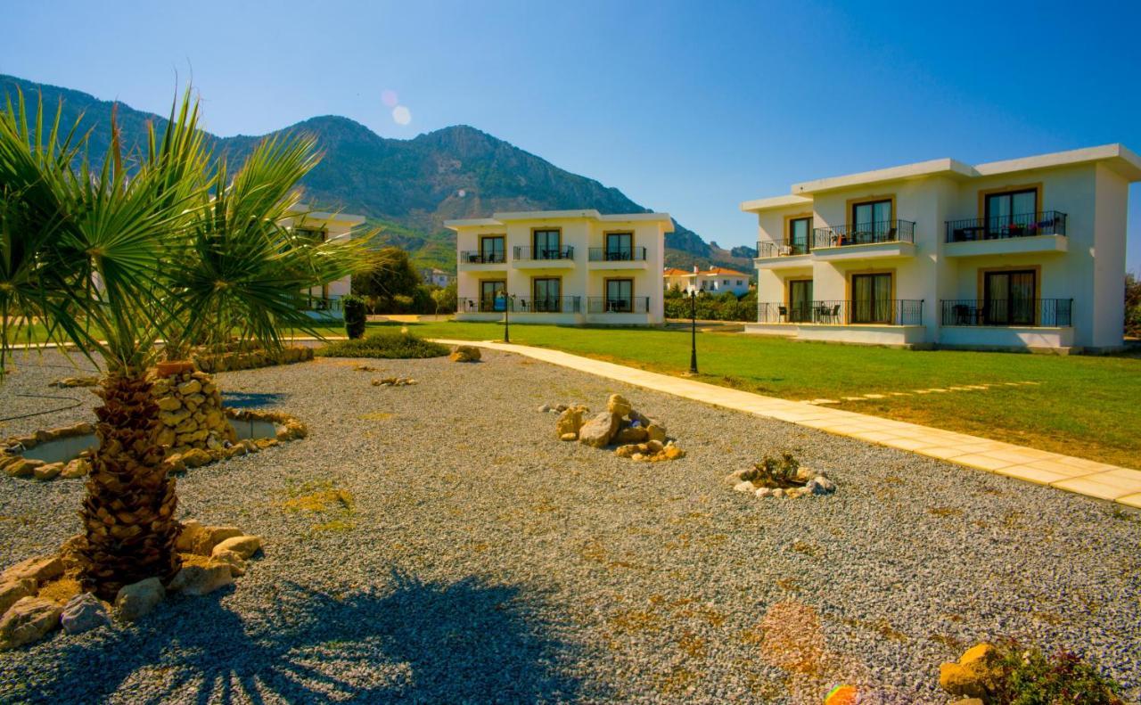 Hotel Sempati Lapta Extérieur photo