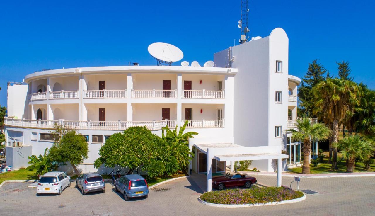 Hotel Sempati Lapta Extérieur photo