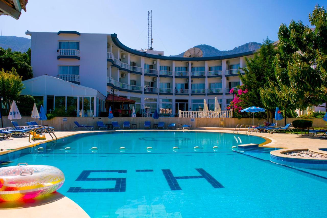 Hotel Sempati Lapta Extérieur photo