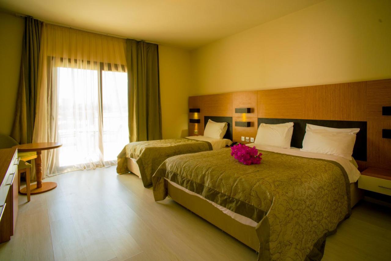 Hotel Sempati Lapta Extérieur photo