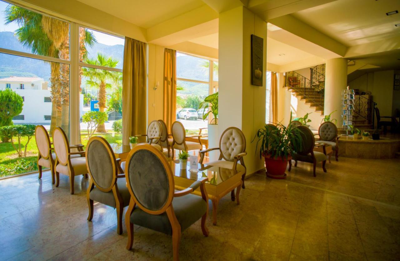 Hotel Sempati Lapta Extérieur photo