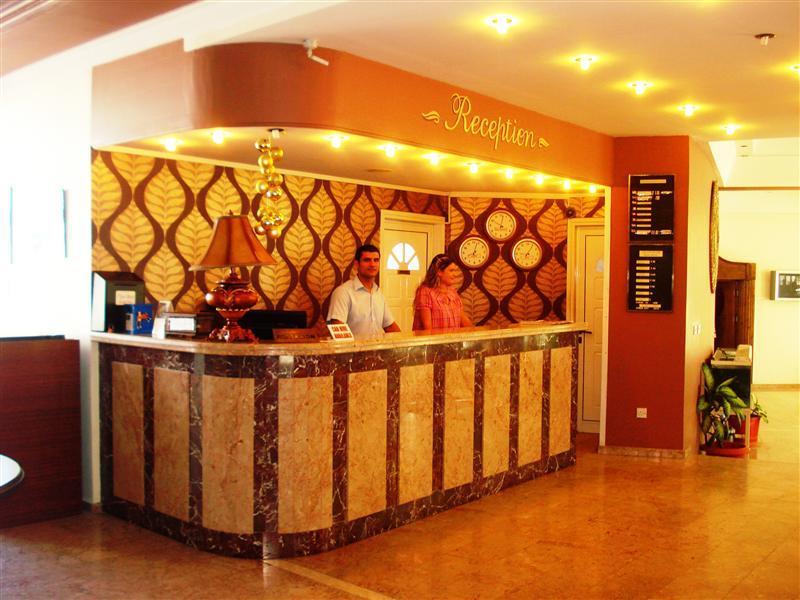 Hotel Sempati Lapta Extérieur photo